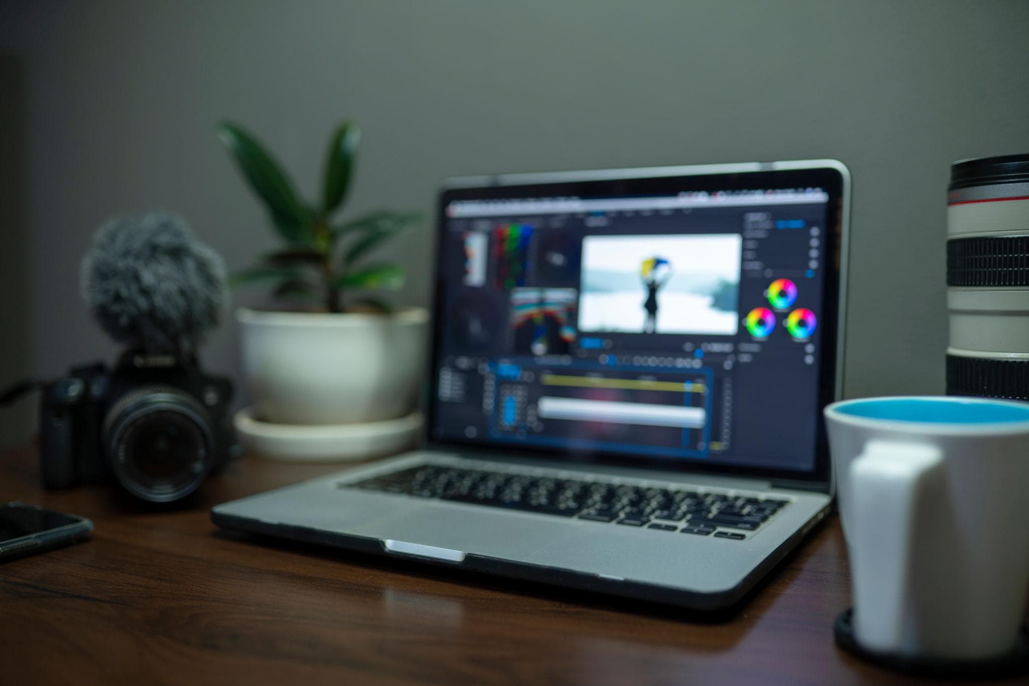 Залуус хожуу орлогоор санхүүгээ тэлж, “side hustle” шинэ чиг хандлага болж байна