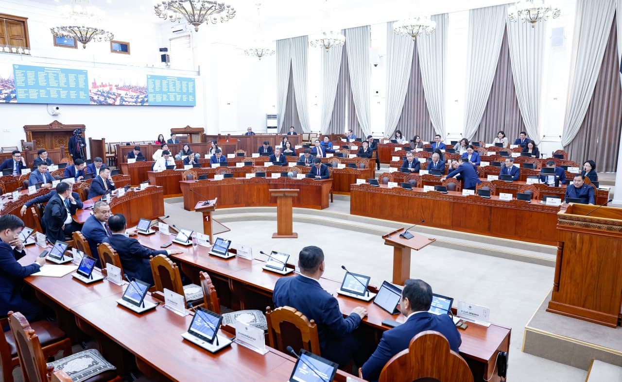 УИХ-ЫН ЧУУЛГАНААР ӨНӨӨДӨР ТАВАН АСУУДАЛ ХЭЛЭЛЦЭНЭ