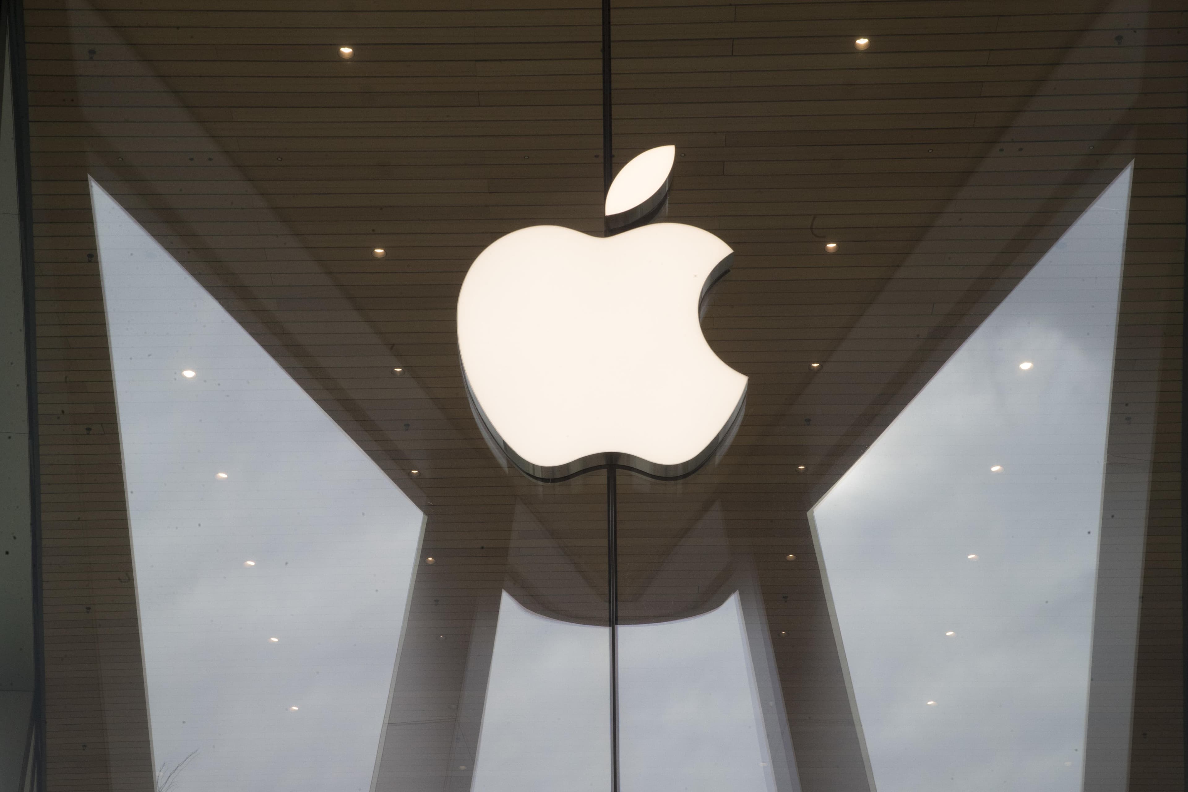 “Apple”-ийн зах зээлийн үнэлгээ 5 их наяд ам.доллар давж, түүхэн дээд хэмжээнд хүрлээ